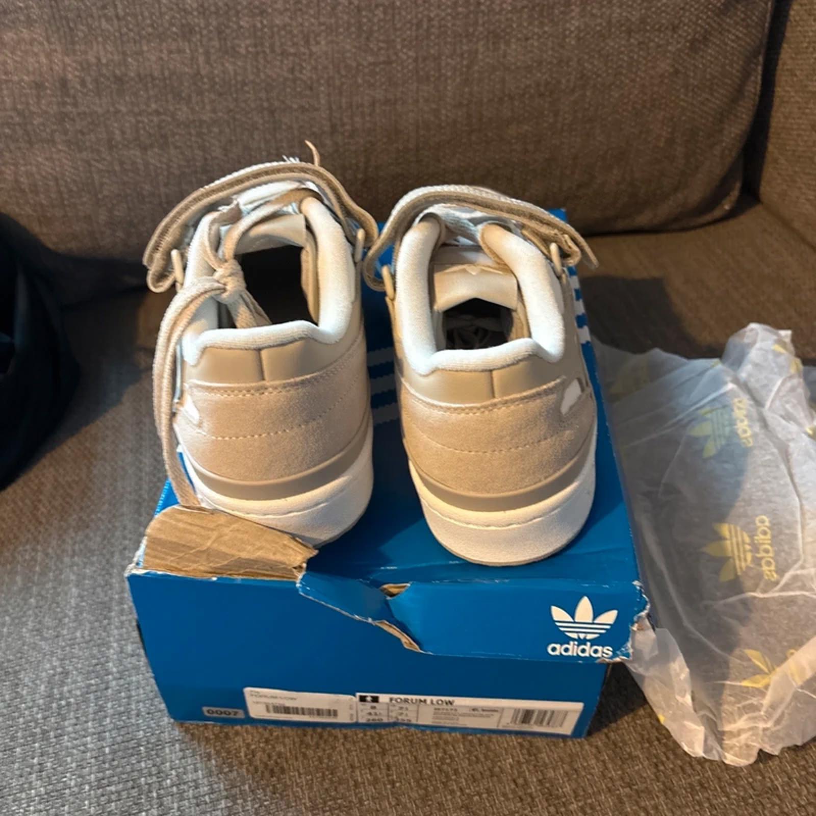 adidas size 7.5 UK forum low trainers sneakers beige off grey 90’s basketball OG
