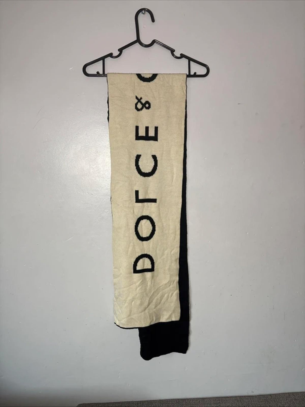 Dolce & Gabbana D&G 100% Lana Wool Scarf Black and Cream Large Logo