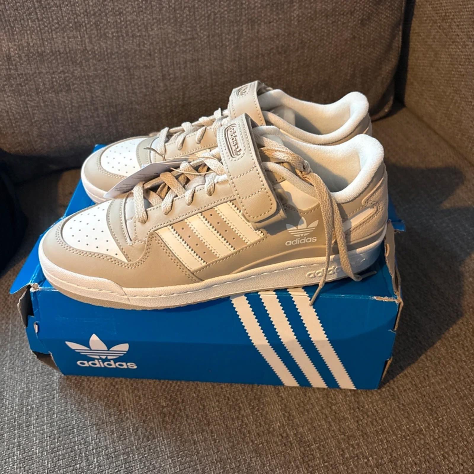 adidas size 7.5 UK forum low trainers sneakers beige off grey 90’s basketball OG