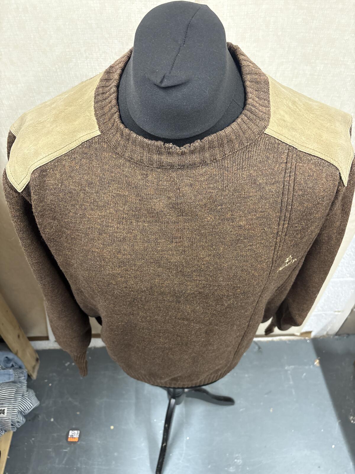 Burberrys Brown 100% new Wool Sweater with Suede Shoulder & elbow Patches