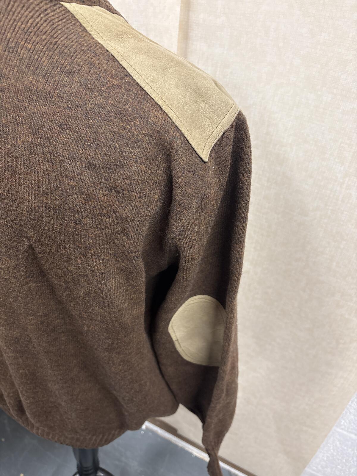 Burberrys Brown 100% new Wool Sweater with Suede Shoulder & elbow Patches